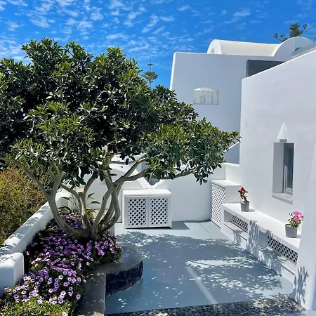 White Harmony * Megalochori (Santorini)