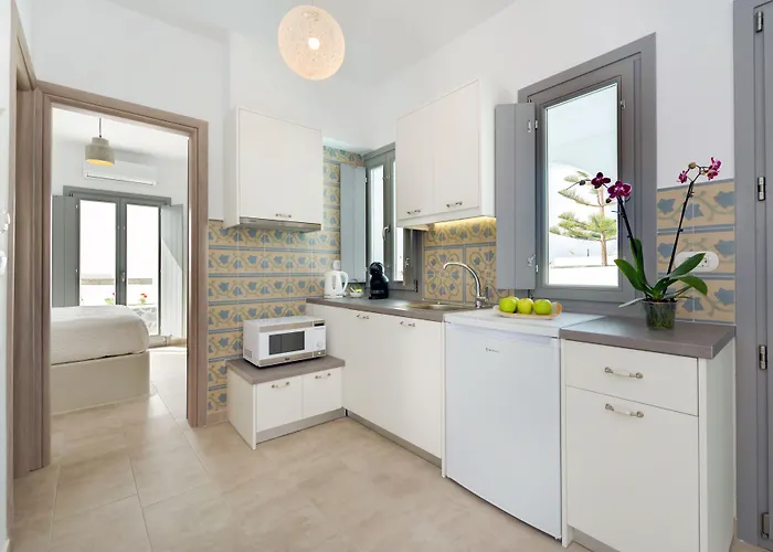 White Harmony Apartment *