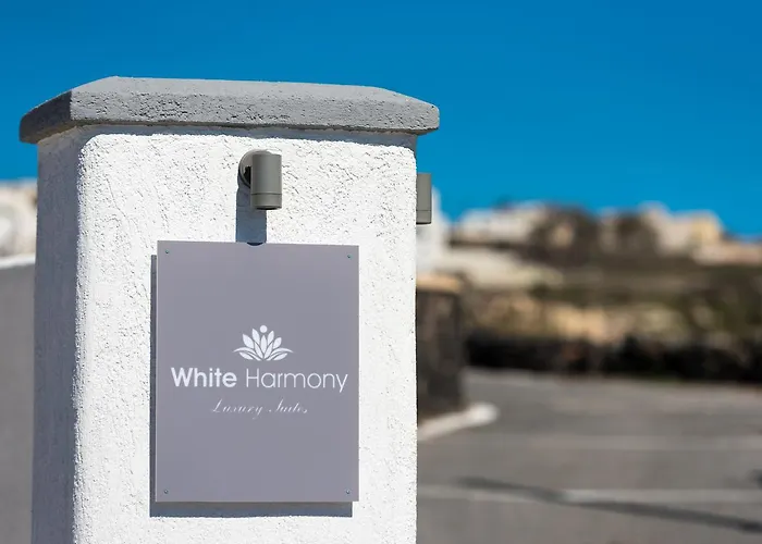 White Harmony * Megalochori (Santorini)